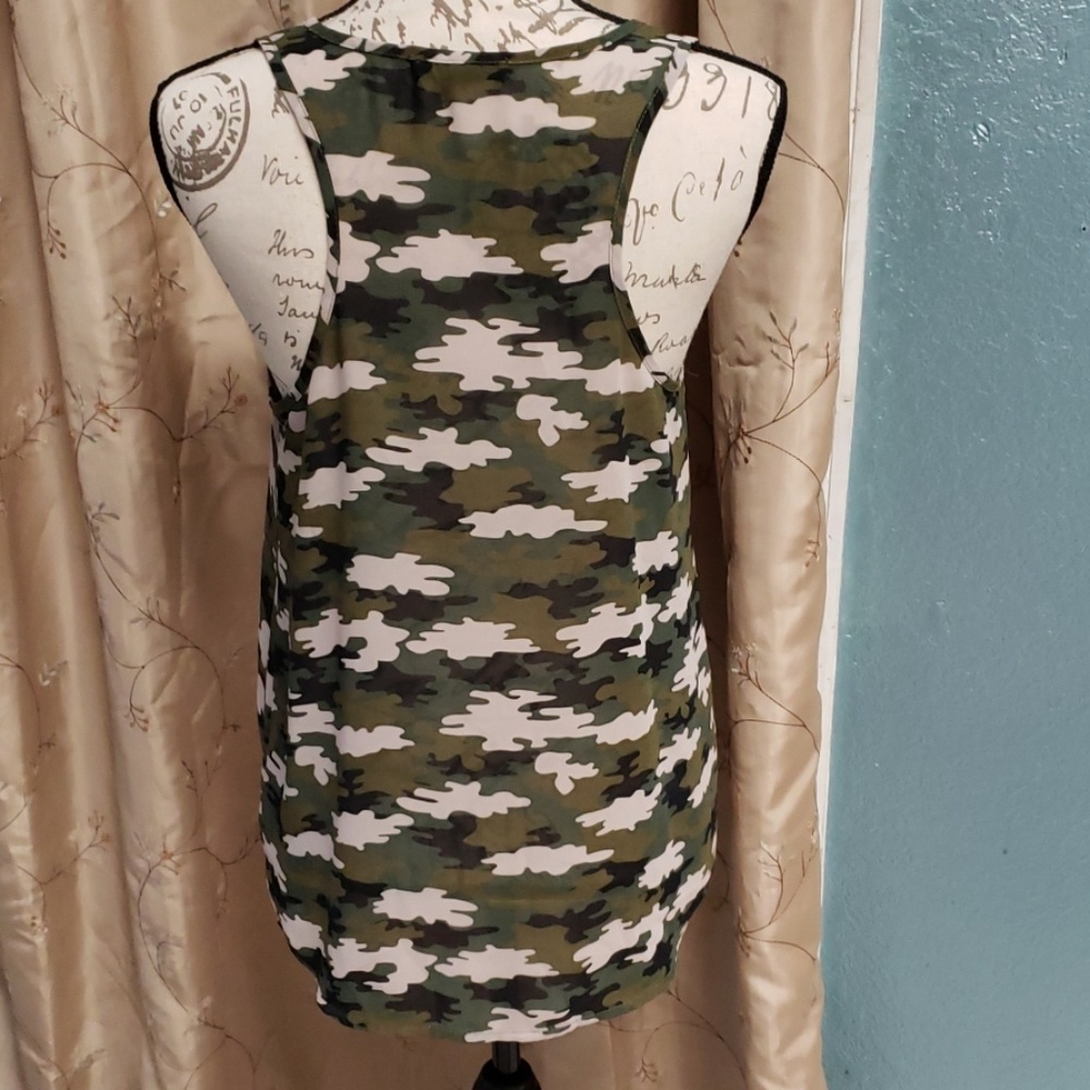 Tops - Picture 4 of 6